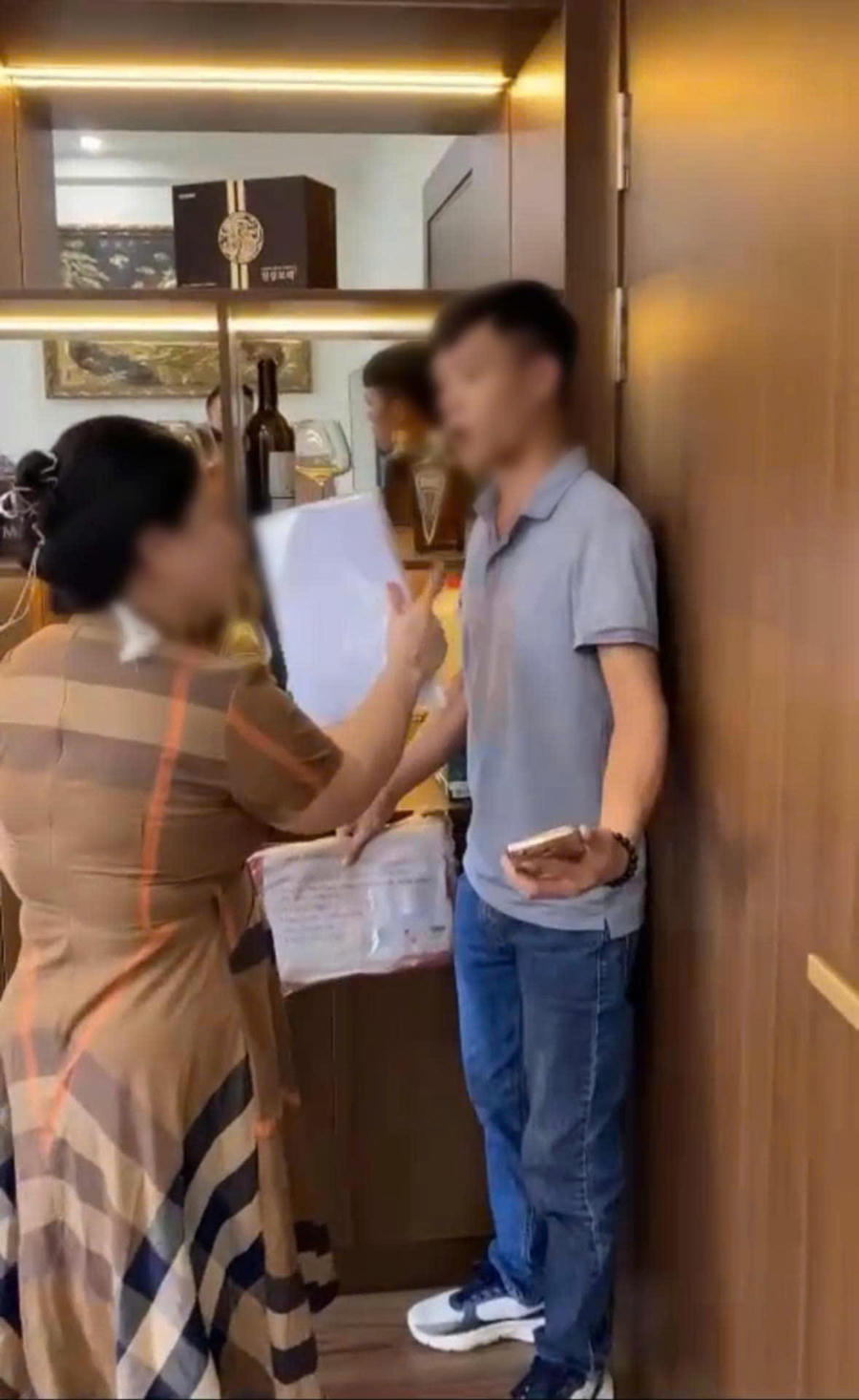 Bà Nhung có hành vi chửi bới, đe dọa nhân viên công ty