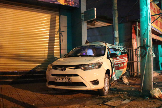 Chiếc xe taxi tại hiện trường.
