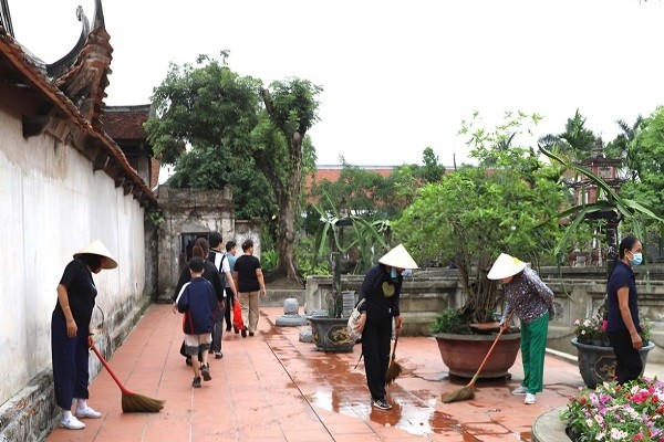 Công tác chuẩn bị tại khuôn viên chùa Chuông.