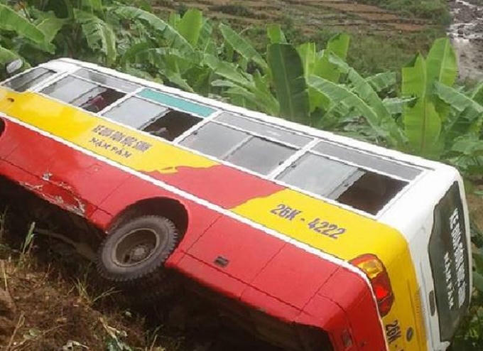 Chiếc xe bị hư hại nặng sau vụ tai nạn.