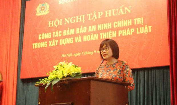 Thứ trưởng Bộ Tư pháp Đặng Hoàng Oanh.