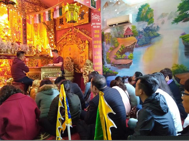 Một buổi xem bói tại gia của ông Lương Chính Khang. (Ảnh: Facebook)