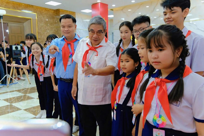 Đại hội Cháu ngoan Bác Hồ thành phố Dĩ An, lần thứ XII năm 2025 với chủ đề “Thiếu nhi Dĩ An – Tự hào truyền thống, tiếp bước cha anh – Xứng danh mầm non của Đảng Cộng sản Việt Nam”.