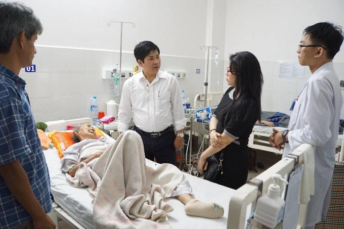 Thăm hỏi và động viên các bệnh nhân luôn được Ban lãnh đạo Bệnh viện quan tâm sâu sắc.