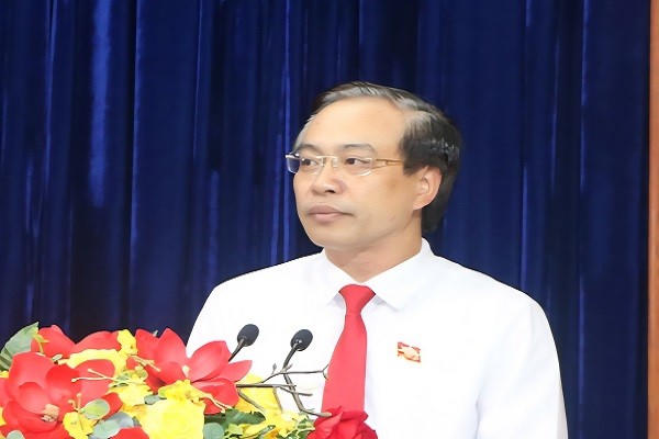 Ông Đặng Thanh Sơn, Phó Chủ tịch Thường trực HĐND tỉnh Hà Nam phát biểu tại kỳ họp.