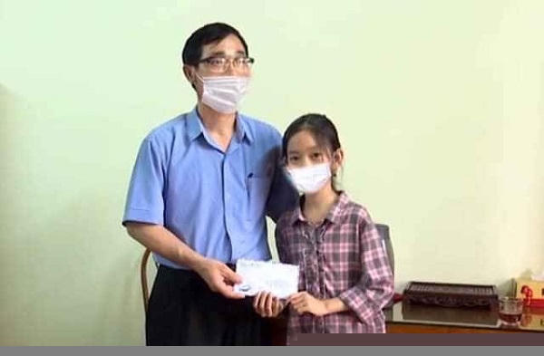 phu tho: nguoi gia dung hoa tai, hoc sinh dap lon ung ho chong covid-19 hinh anh 2