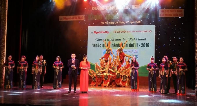 Những tiết mục văn nghệ thể hiện tinh thần yêu nước, lòng tự hào dân tộc được thể hiện trong chương trình.