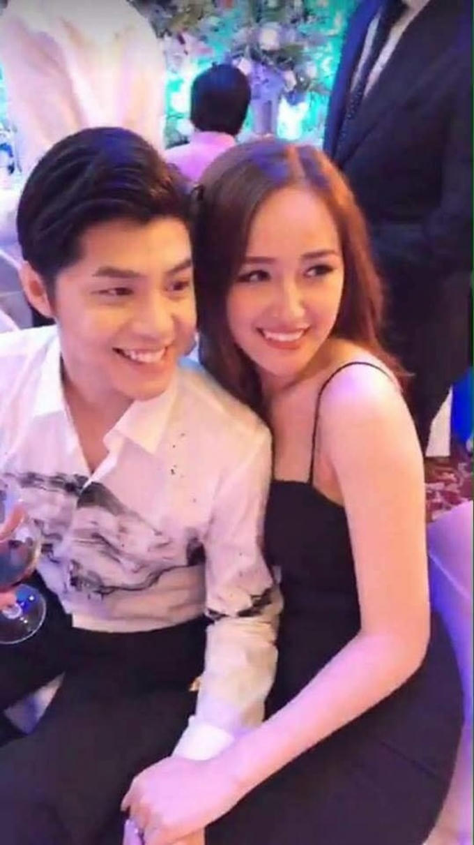 Sau màn công khai thể hiện tình cảm, cả hai không hề biểu lộ sự ngại ngùng.