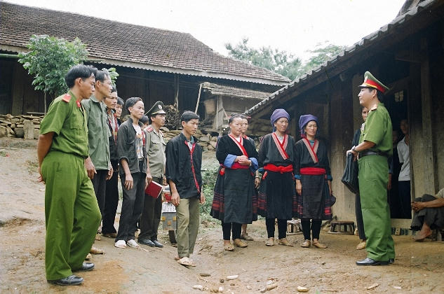 Những cán bộ, công chức, viên chức, người lao động về làm việc ở những vùng đặc biệt khó khăn sẽ được nhận các loại phụ cấp thu hút..