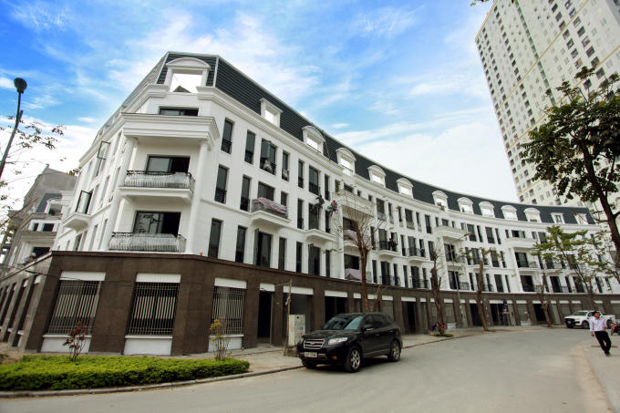 Nhà phố Thương mại Victoria được bàn giao thô với giá mỗi căn từ 3,2 đến 6,5 tỷ đồng