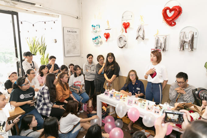 Hoàng Oanh gọi điện tỏ tình Hoàng Yến Chibi, Jun Vũ tại buổi họp fan