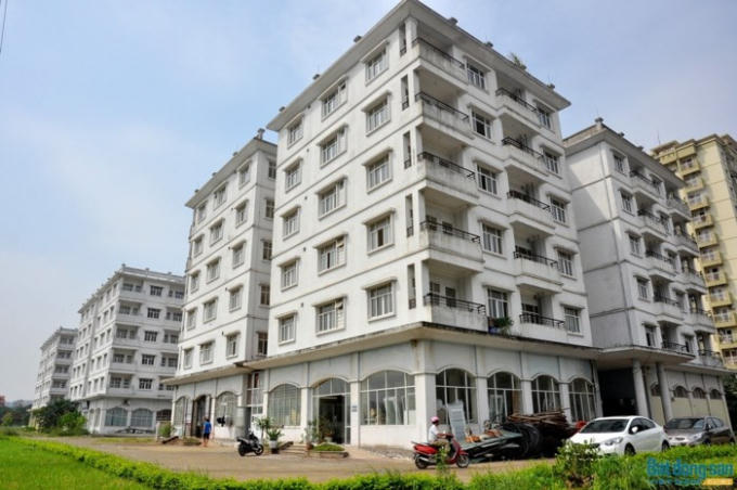 Cả 3 tòa nhà tái định cư của chủ đầu tư Handico 3 ở Khu đô thị Sài Đồng đều bị bỏ hoang nhiều năm nay. (Ảnh: Reatimes)