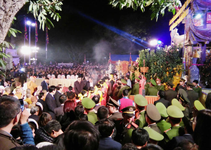 Lực lượng an ninh được bố trí dày đặc để đảm bảo an toàn trật tự của buổi lễ.