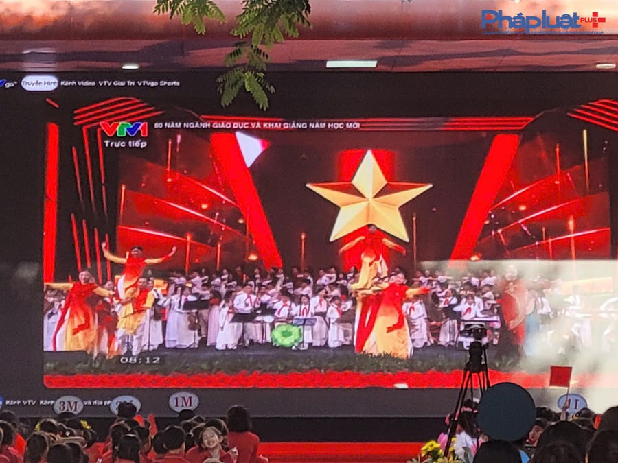 Sẵn sàng cho năm học mới 2025-2026: Lễ khai giảng lịch sử và đầy cảm xúc. Được trực tiếp trên VTV1 được kết nối màn hình leb tại sân trường Tiểu học Nguyễn Trãi (Khương Đình, Hà Nội).