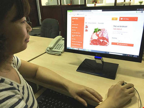 C&aacute;c loại thịt nhập khẩu từ Brazil chủ yếu b&aacute;n tr&ecirc;n c&aacute;c trang web. Ảnh: QH