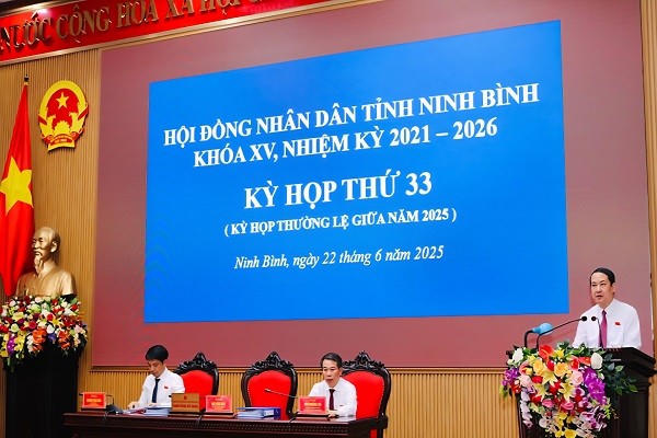 Ông Mai Văn Tuất, Phó Bí thư Thường trực , Chủ tịch HĐND tỉnh Ninh Bình phát biểu bế mạc Kỳ họp.