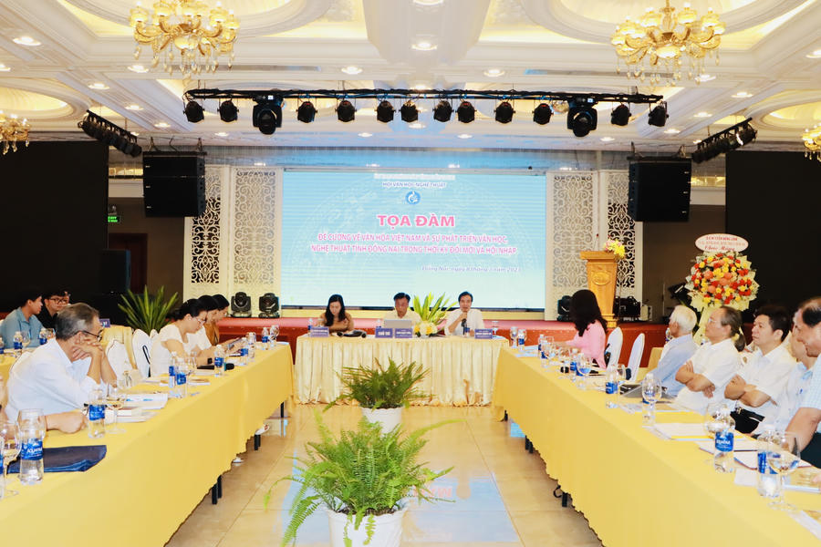 Quang cảnh tọa đàm.