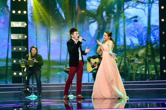 Geisha Nhật Kim Anh vươn lên dẫn đầu đêm thi Phương Dung