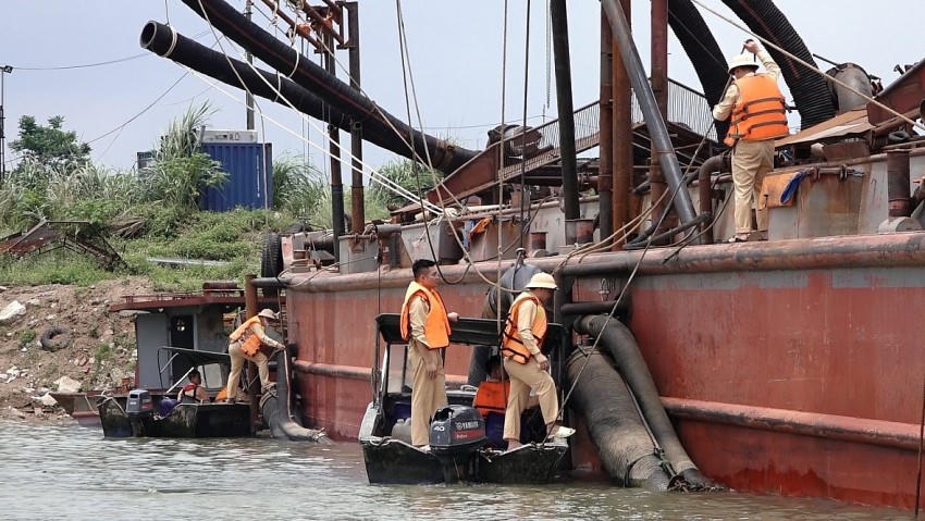 Công an TP. Hà Nội mở đợt cao điểm truy quét "cát tặc"