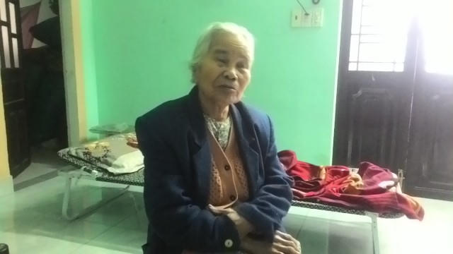 Bà Chiện cảm thấy "ngây ngây" sau khi bị người phụ nữ sờ vào người (Ảnh: Đăng Hậu).