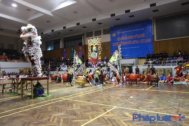 Ngay sau lễ khai mạc, rất nhiều tiết mục võ thuật đã được phô diễn trước hàng ngàn khán giả có mặt tại nhà thi đấu.
