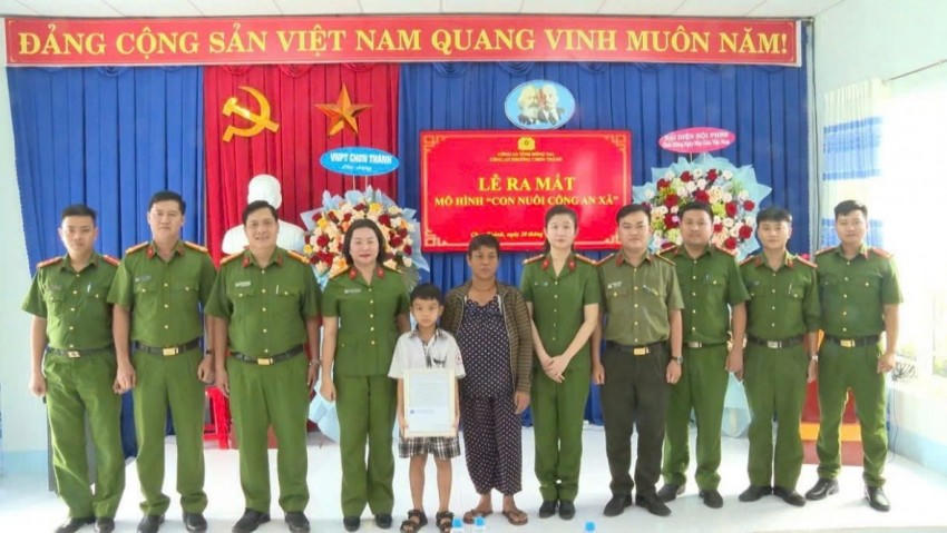 Từ ngày hôm nay, Tài có thêm một gia đình mới — gia đình Công an phường Chơn Thành.
