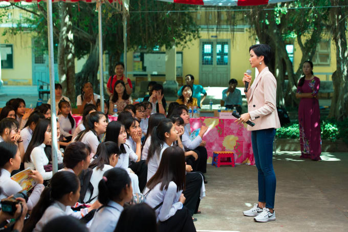 Hoa hậu H'hen Niê truyền cảm hứng trong chương trình