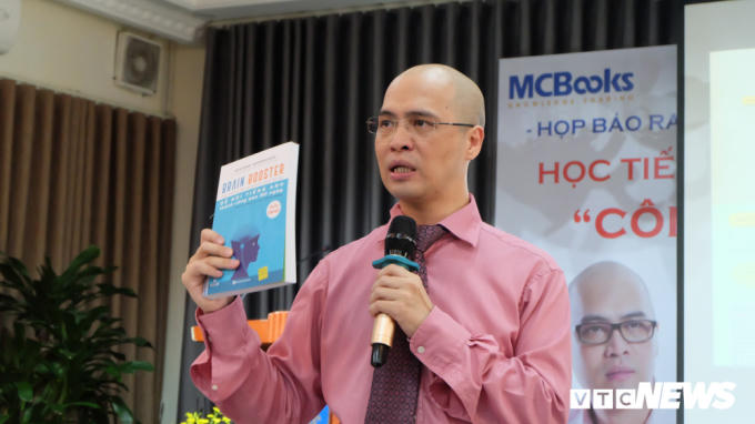 Tác giả Nguyễn Anh Đức - Chủ biên bộ sách "Brain Booster" - Nghe và Phản xạ tiếng Anh nhờ công nghệ sóng não.