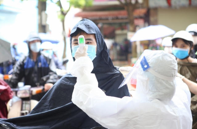 Chùm ảnh: Thí sinh tại Bắc Giang làm thủ tục thi tốt nghiệp THPT năm 2021