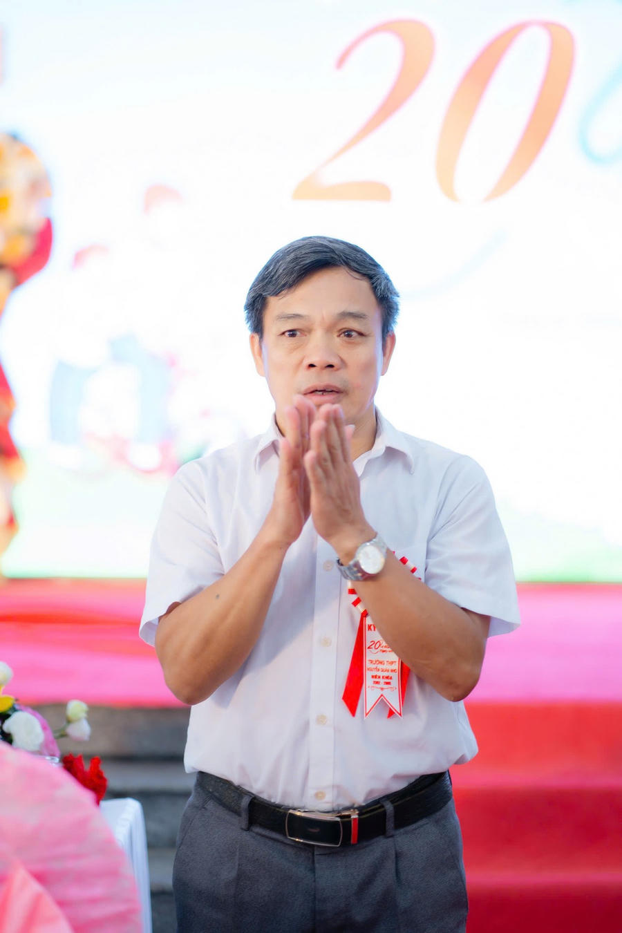 Thầy Đỗ Thận Tuấn, thầy hiệu trưởng đáng kính của các thế hệ học trò trường THPT Nguyễn Quán Nho.
