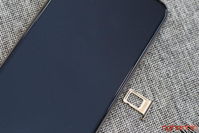 Cận cảnh iPhone XS Max 256GB đầu ti&ecirc;n tại Việt Nam