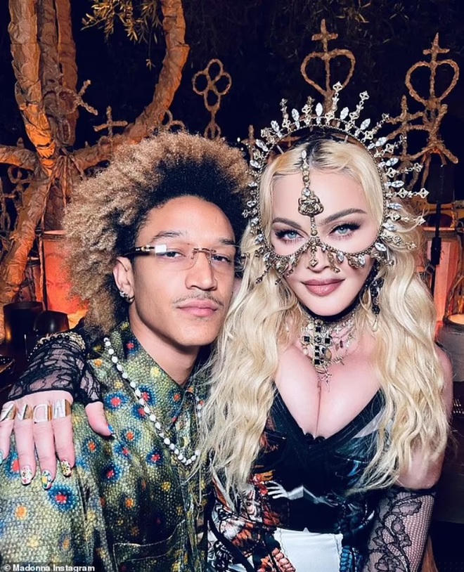 Madonna (63 tuổi) bên bạn trai - vũ công Ahlamalik Williams (27 tuổi).