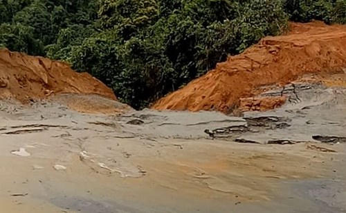 Một trong những nguyên nhân gây nên sự cố vỡ đập thải là do chủ doanh nghiệp chưa tuân thủ các quy định của pháp lý hiện hành.