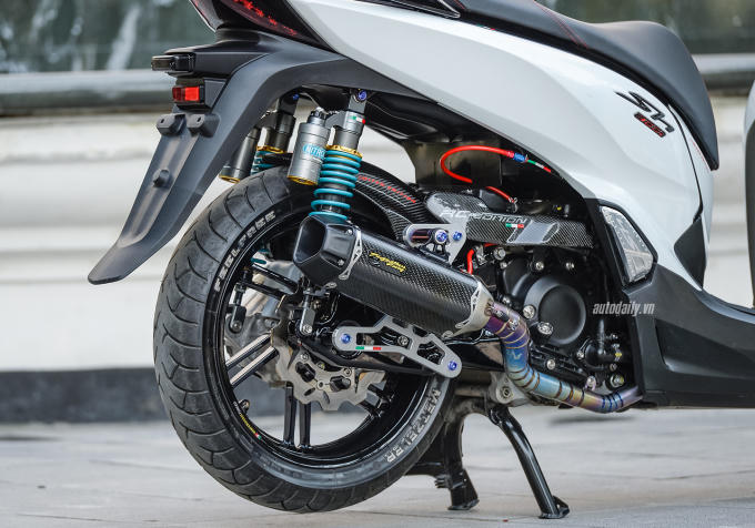 Ảnh chi tiết Honda SH300i được độ khủng tại H&agrave; Nội