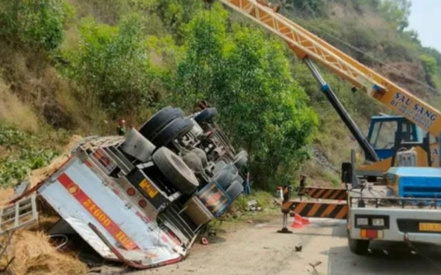 Phú Yên: Lật xe tải khiến 9 người thương vong