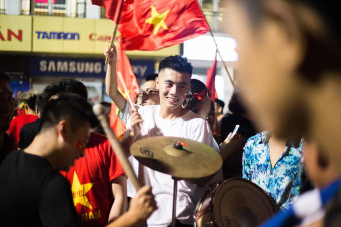 Những khoảnh khắc ấn tượng đ&ecirc;m mừng chiến thắng Olympic Việt Nam