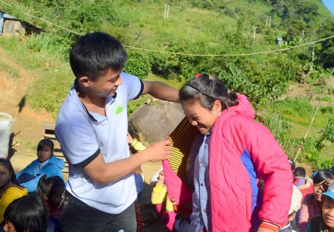 &Aacute;o ấm nghĩa t&igrave;nh của miền xu&ocirc;i