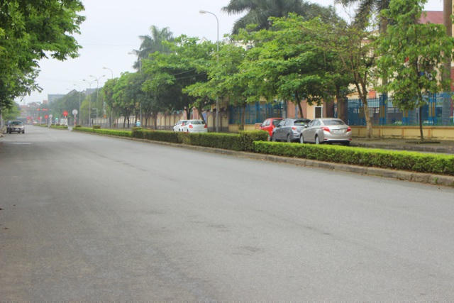 Thế nhưng, chỉ 1h sau, lượng xe cộ, người qua lại đã giảm đáng kể. 