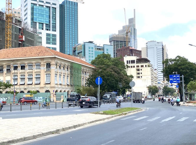 Đường Tôn Đức Thắng (Quận 1) trước và sau ngày cách ly xã hội 1