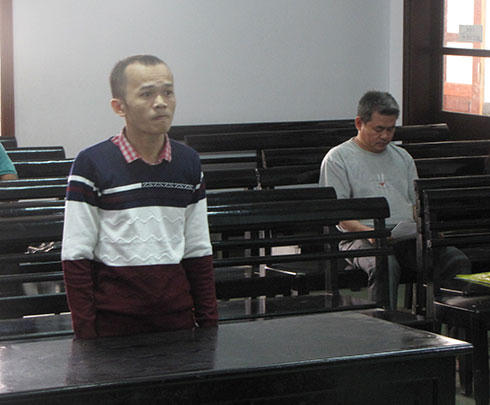 Bị cáo Trần Ngọc Huệ tại phiên tòa. ( Ảnh: báo Khánh Hòa)