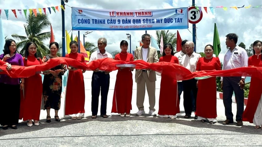 Công trình cầu "9 Dần" qua sông Mỹ Đức Tây