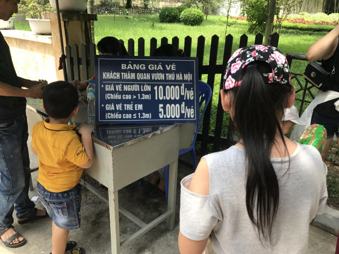 Gi&aacute; v&eacute; v&agrave;o thăm quan của C&ocirc;ng vi&ecirc;n vẫn được ni&ecirc;m yết, kh&ocirc;ng thay đổi.