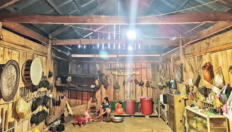 Người dân sống trên sườn núi Puxailaileng đã có điện lưới quốc gia để phục vụ sinh hoạt.
