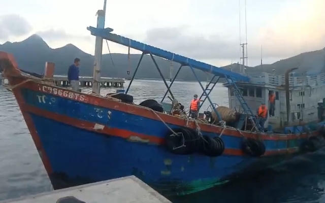 Bắt giữ tàu chở 20.000 lít dầu DO không rõ nguồn gốc