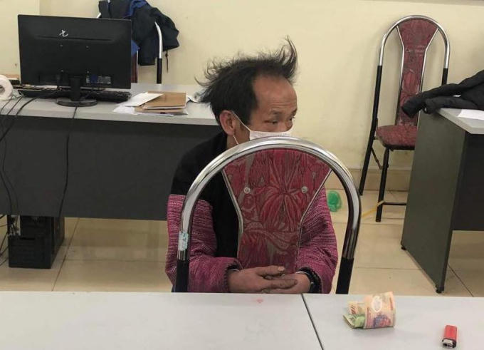 Đối tượng truy nã Sồng A Tồng tại cơ quan Công an.