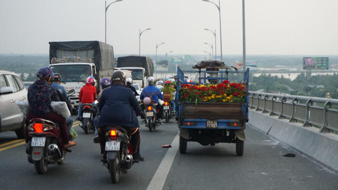 Xe lưu thông 1 chiều, một chiều đứng yên.
