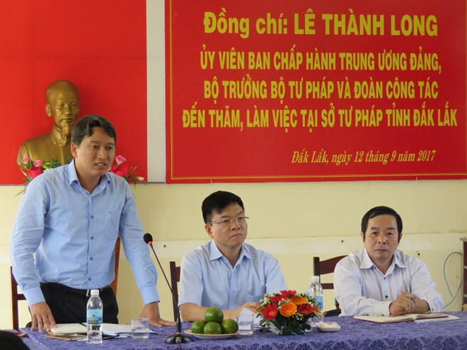 Ông Nguyễn Hải Ninh ghi nhận sự đóng góp của ngành tư pháp đối với các hoạt động của UBND tỉnh.