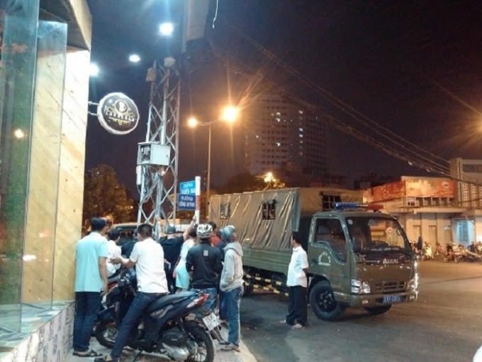 Độc quyền: Hàng trăm dân chơi bị kiểm tra tại Bar 212 Nguyễn Trãi