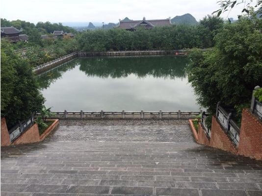 Giếng Ngọc trong chùa Bái Đính hiện là giếng ngọc lớn nhất Việt Nam. Ảnh: Bảo Yến.