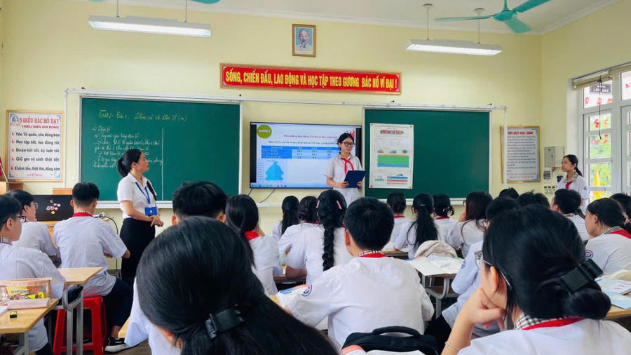 Một tiết học tại Trường THCS Trọng Điểm, Phường Cẩm Phả.